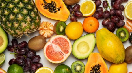 Algunas frutas contienen compuestos que ayudan a mejorar la digestión y reducir la inflamación. CANVA