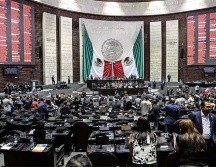 Después de seis horas y media, sin que ninguna reserva fuera aceptada por Morena, se emitieron 363 votos a favor y 64 en contra y 25 abstenciones.