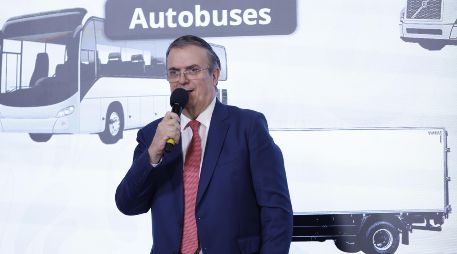 El presidente ejecutivo de la Asociación Nacional de Productores de Autobuses, Camiones y Tractocamiones reconoció los apoyos a la industria impulsado por el Gobierno de México. EFE / S. Gutiérrez