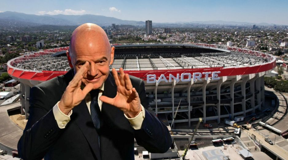 Gianni Infantino, presidente de la FIFA, y al fondo una imagen del remodelado Estadio Banorte (Azteca). ESPECIAL, AFP / ARCHIVO y AFP / L. Cortés