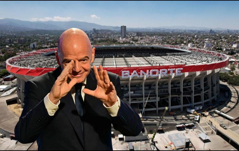 Gianni Infantino, presidente de la FIFA, y al fondo una imagen del remodelado Estadio Banorte (Azteca). ESPECIAL, AFP / ARCHIVO y AFP / L. Cortés