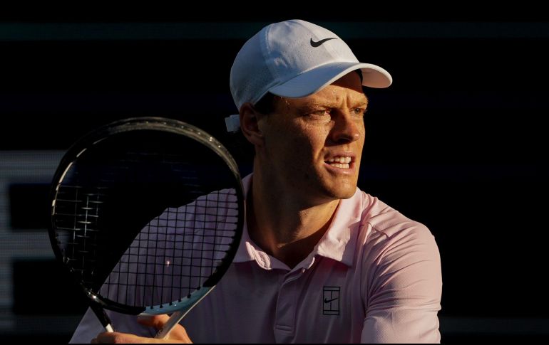Jannik alcanzó su cuarta semifinal en Miami, siendo el noveno tenista en alcanzar esta cifra, y está a dos victorias de completar el 