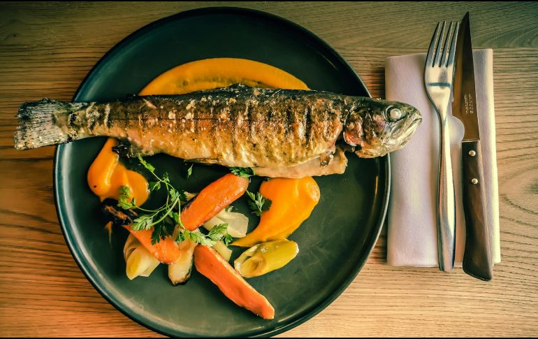 El pescado aporta proteínas de alto valor biológico y de fácil digestión. UNSPLASH / J. RESKP