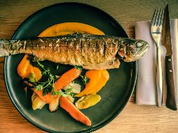 El pescado aporta proteínas de alto valor biológico y de fácil digestión. UNSPLASH / J. RESKP