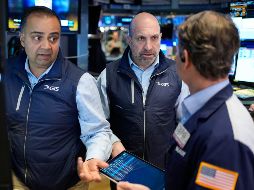 Corredores bursátiles en la Bolsa de Valores de Nueva York el 25 de marzo del  2026. (AP foto/Seth Wenig)