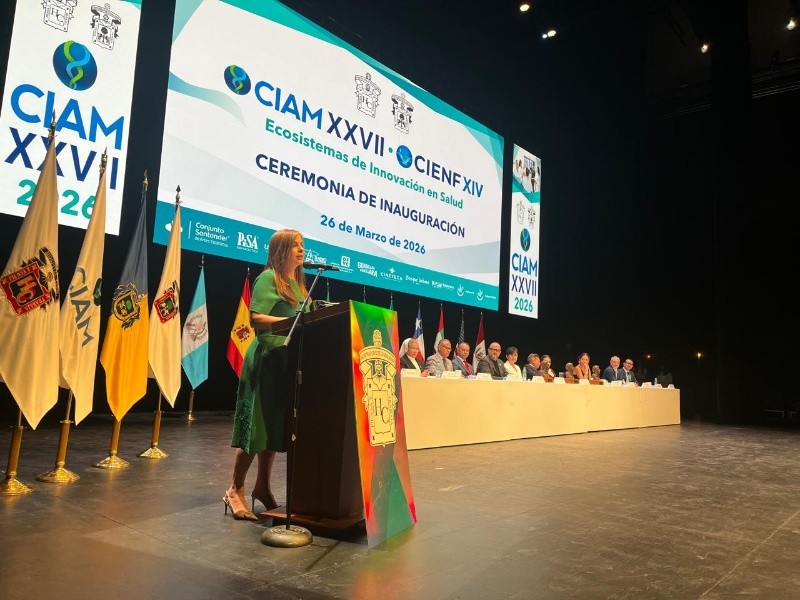 Entrega de los premios Fray Antonio Alcalde por humanitarismo y servicio a Karla Planter&nbsp;