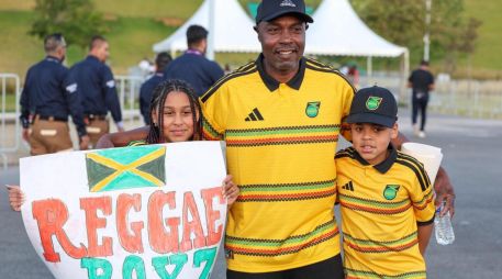 Rick y su familia recorrieron miles de kilómetros para alentar a Jamaica en Guadalajara, confiados en su camino hacia el Mundial. EL INFORMADOR/ A. NAVARRO.
