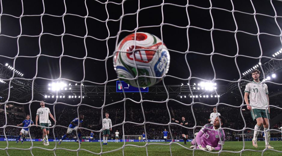 Moise Kean anota el gol que le dio la victoria 2-0 a Italia sobre Irlanda del Norte. Los italianos están a un juego de volver al Mundial. EFE/M. Maraviglia