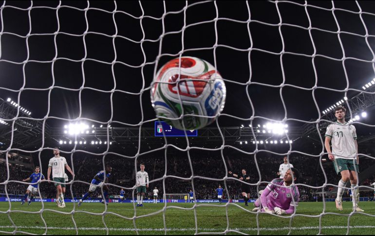 Moise Kean anota el gol que le dio la victoria 2-0 a Italia sobre Irlanda del Norte. Los italianos están a un juego de volver al Mundial. EFE/M. Maraviglia