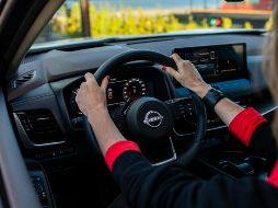 El nuevo Nissan V-Drive 2026 ya se encuentra disponible en los concesionarios del país en cinco colores distintos: blanco, blanco perlado, plata, negro y rojo. Unsplash