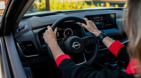 El nuevo Nissan V-Drive 2026 ya se encuentra disponible en los concesionarios del país en cinco colores distintos: blanco, blanco perlado, plata, negro y rojo. Unsplash