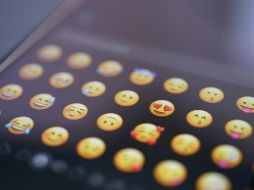 Para utilizar estos emojis es necesario actualizar tu dispositivo a iOS 26.4, una versión gratuita compatible desde el iPhone 12 en adelante. Unsplash