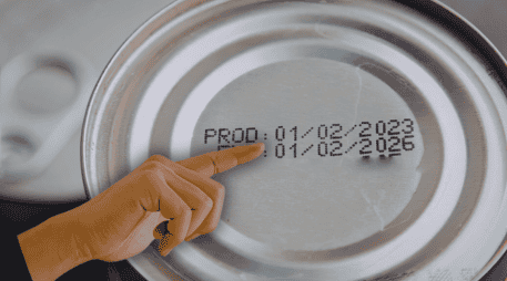 Para los consumidores, es importante diferenciar entre 2 indicadores en los productos: fecha de caducidad y consumo preferente. ESPECIAL / CANVA