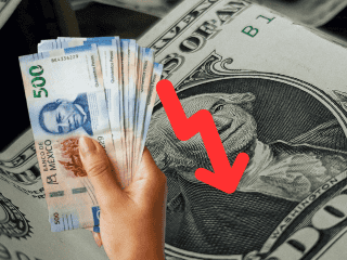 Este viernes 27 de marzo, el tipo de cambio FIX publicado en el DOF es de 17.7957 pesos por dólar UNSPLASH / T. ALEXANDRA