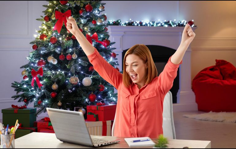 Como un derecho establecido en la LFT, el aguinaldo debe pagarse a todos los trabajadores antes del 20 de diciembre. ESPECIAL / EFE y SUN