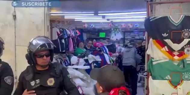 Confiscan m&aacute;s de 80 mil productos pirata del Mundial 2026 en Tepito