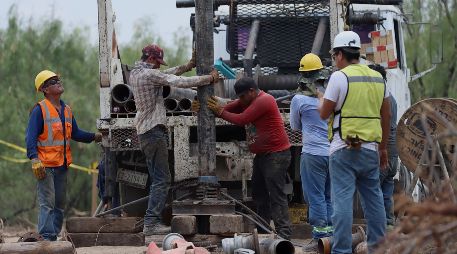 Al momento de la ruptura de la geomembrana se encontraban 25 trabajadores realizando excavaciones. EFE/A. Ojeda