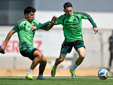 Una de las incógnitas para los próximos ensayos surgió con la convocatoria de Álvaro Fidalgo, sobre el uso que podría darle el “Vasco”, los minutos que podría ver el exjugador del América y a quién acompañaría en la mitad de la cancha. IMAGO7