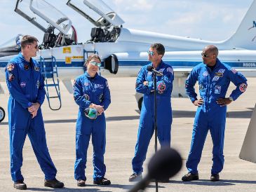 Los astronautas coincidieron en que los retrasos en las misiones han reforzado su preparación. EFE/C. Herrera