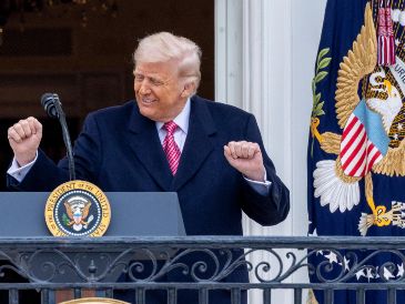 Donald Trump volvió a hablar de Irán no bien aterrizó en Miami. EFE/S. Thew