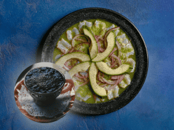 El aguachile de camarón negro no solo destaca por su sabor sino también por su aporte nutricional. CANVA/ESPECIAL