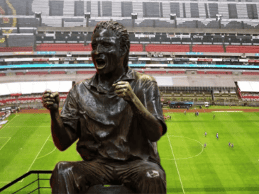 Aunque físicamente ha cambiado con el tiempo, con menos cabello y algunas arrugas, Nachito afirma que mentalmente su entusiasmo sigue siendo el mismo que cuando le hicieron la estatua. CANVA