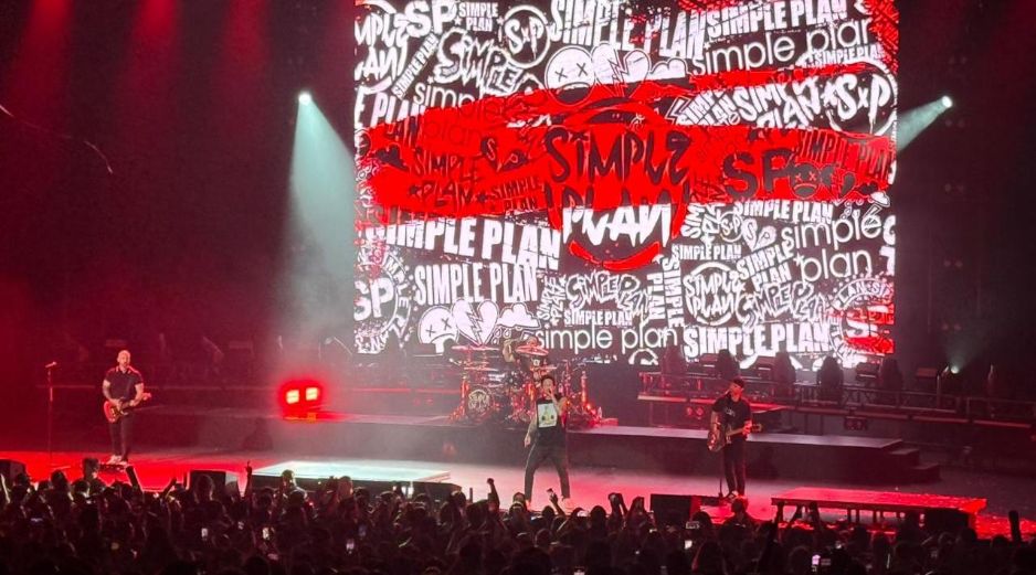 La banda ofreció un show cargado de energía y nostalgia, con un repertorio que hizo vibrar al público de principio a fin. EL INFORMADOR/ H. Navarro