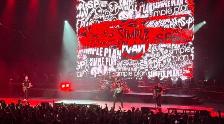 La banda ofreció un show cargado de energía y nostalgia, con un repertorio que hizo vibrar al público de principio a fin. EL INFORMADOR/ H. Navarro