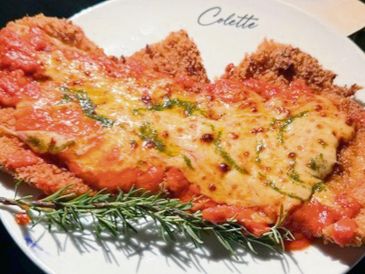 Disfruta de las mejores milanesas de pollo al acudir al restaurante Colette. ESPECIAL