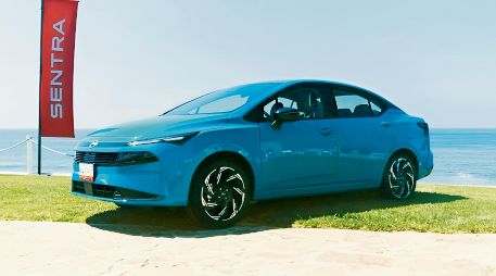 Sentra. En su novena generación, este modelo cuenta con una parrilla de color negro y rines de hasta 18 pulgadas de corte aerodinámico. ESPECIAL