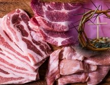 La Iglesia Católica establece un periodo de profunda reflexión donde los platillos con res o cerdo desaparecen temporalmente de las mesas, una costumbre que va mucho más allá de un simple cambio de menú. ESPECIAL / CANVA