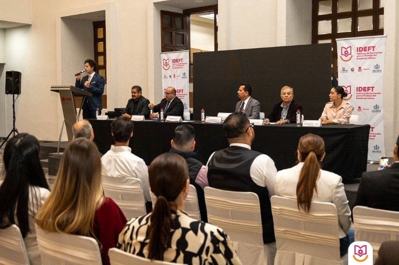 Aspectos de la ceremonia de entrega de certificados a egresadas  y egresados del Diplomado en Promoción Inmobiliaria. ESPECIAL&nbsp;