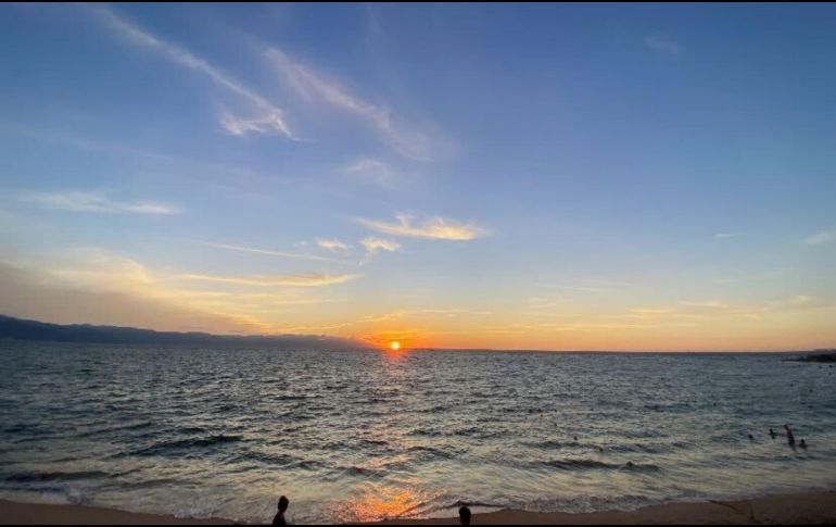 La Cofepris avala la calidad del agua en playas de Puerto Vallarta previo a Semana Santa 2026. EL INFORMADOR / O. Flores