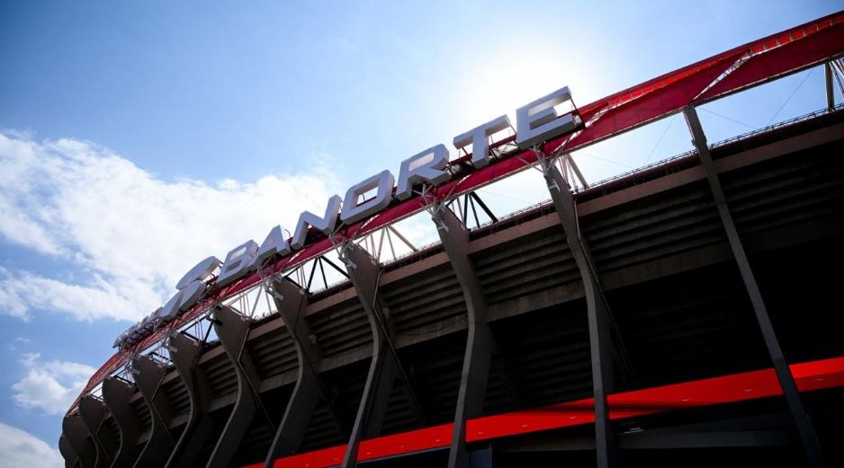 El fallecido intentó bajar del segundo al primer nivel del estadio; perdió el equilibrio y cayó a planta baja. IMAGO7