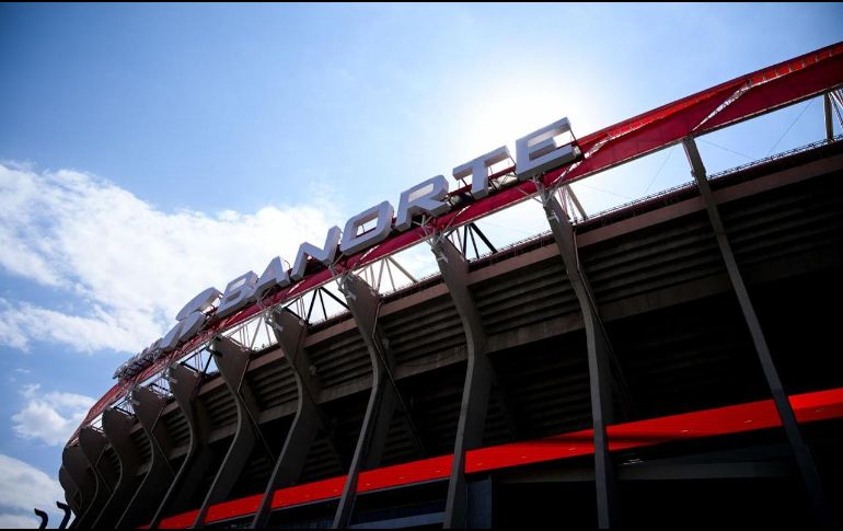 El fallecido intentó bajar del segundo al primer nivel del estadio; perdió el equilibrio y cayó a planta baja. IMAGO7