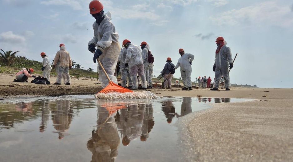 La empresa precisó que la situación se encuentra bajo control, mientras continúan las labores de saneamiento. X/@Pemex