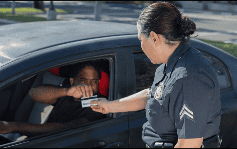 Viajar en Semana Santa implica responsabilidad, incluyendo mantener el vehículo y documentos en regla. CANVA