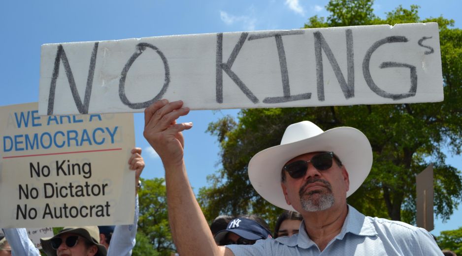 Las protestas se llevaron a cabo en ciudades como Nueva York, Washington, Chicago y Los Ángeles. EFE/ A. BELCHI