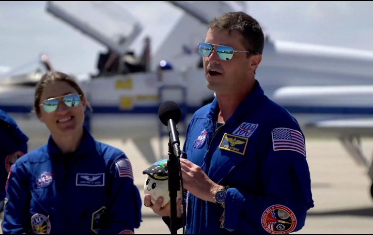 El peluche es una pequeña Luna sonriente con un gorro de capitán, el cual recrea la vista del cosmos y la Tierra. X/@NASA