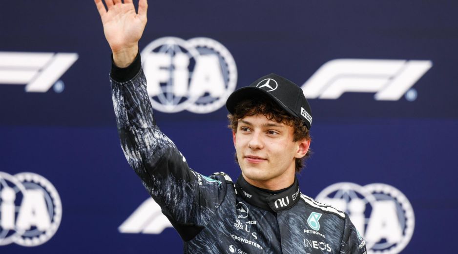 Antonelli (Mercedes) dominó la carrera tras un safety car. En el podio lo acompañaron Oscar Piastri  (McLaren) y Charles Leclerc (Ferrari). EFE/F. Robichon