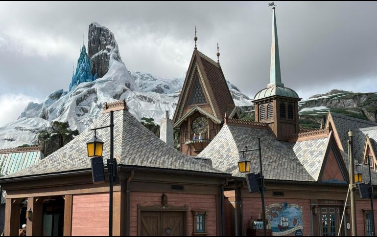 Vista de los tejados y decorados del reino de ‘Arendelle’, del mundo de Frozen en el 'Disney Adventure World'. EFE/ P. Cardona