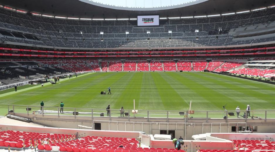 La Fiscalía General de Justicia de la Ciudad de México realiza trabajos de análisis de cámaras de videovigilancia del estadio y sus accesos. EFE/M. Guzmán