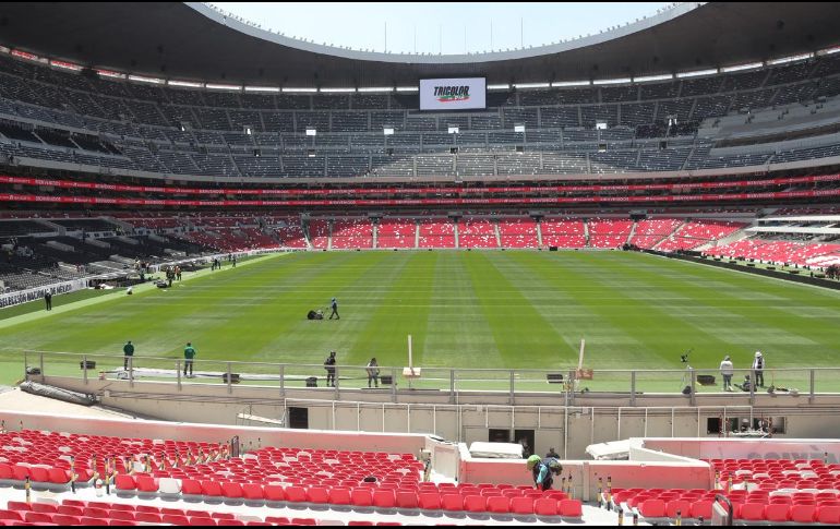 La Fiscalía General de Justicia de la Ciudad de México realiza trabajos de análisis de cámaras de videovigilancia del estadio y sus accesos. EFE/M. Guzmán