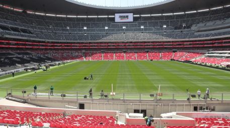 La Fiscalía General de Justicia de la Ciudad de México realiza trabajos de análisis de cámaras de videovigilancia del estadio y sus accesos. EFE/M. Guzmán