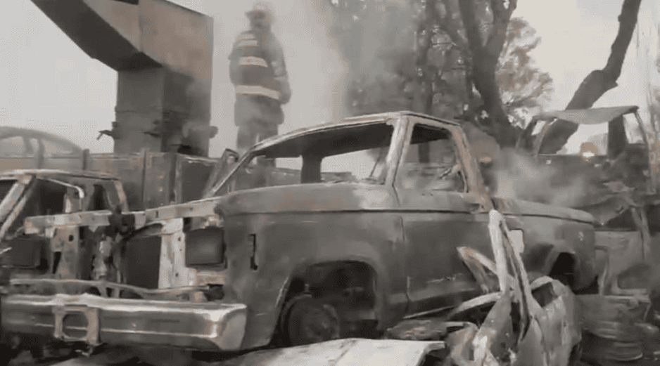 Tras varias horas de trabajo, el fuego fue controlado y extinguido en su totalidad alrededor de las 9:00 horas. ESPECIAL