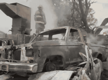 Tras varias horas de trabajo, el fuego fue controlado y extinguido en su totalidad alrededor de las 9:00 horas. ESPECIAL