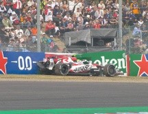 El accidente de Bearman demostró que cualquier perturbación, como el aire turbulento de un auto que pierde potencia adelante, rompe el flujo aerodinámico que mantiene al coche pegado al asfalto. X/ @F1.