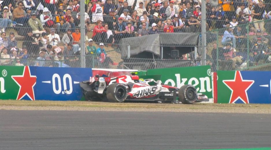 El accidente de Bearman demostró que cualquier perturbación, como el aire turbulento de un auto que pierde potencia adelante, rompe el flujo aerodinámico que mantiene al coche pegado al asfalto. X/ @F1.