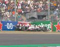 El accidente de Bearman demostró que cualquier perturbación, como el aire turbulento de un auto que pierde potencia adelante, rompe el flujo aerodinámico que mantiene al coche pegado al asfalto. X/ @F1.