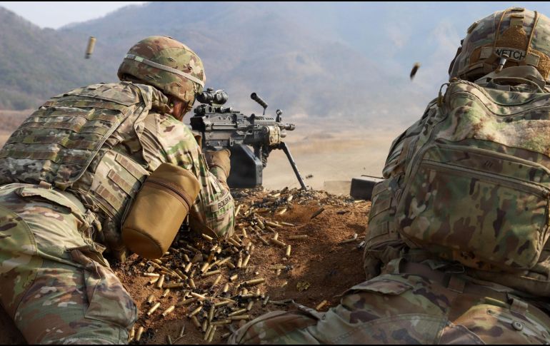 La misión podría exponer a las fuerzas estadounidenses a peligros como drones y misiles iraníes, disparos en el terreno y explosivos improvisado. US Army / Sgt. Tyler Wassmer / FACEBOOK / U.S. Department of War